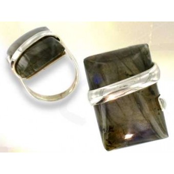 Labradorite ring, unique piece.