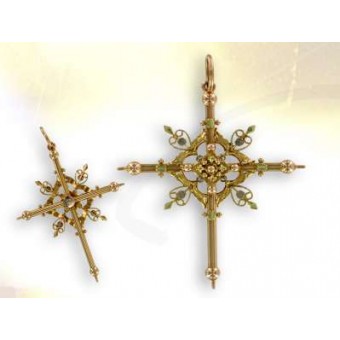 Croix en or ciselé Croix en or ciselé